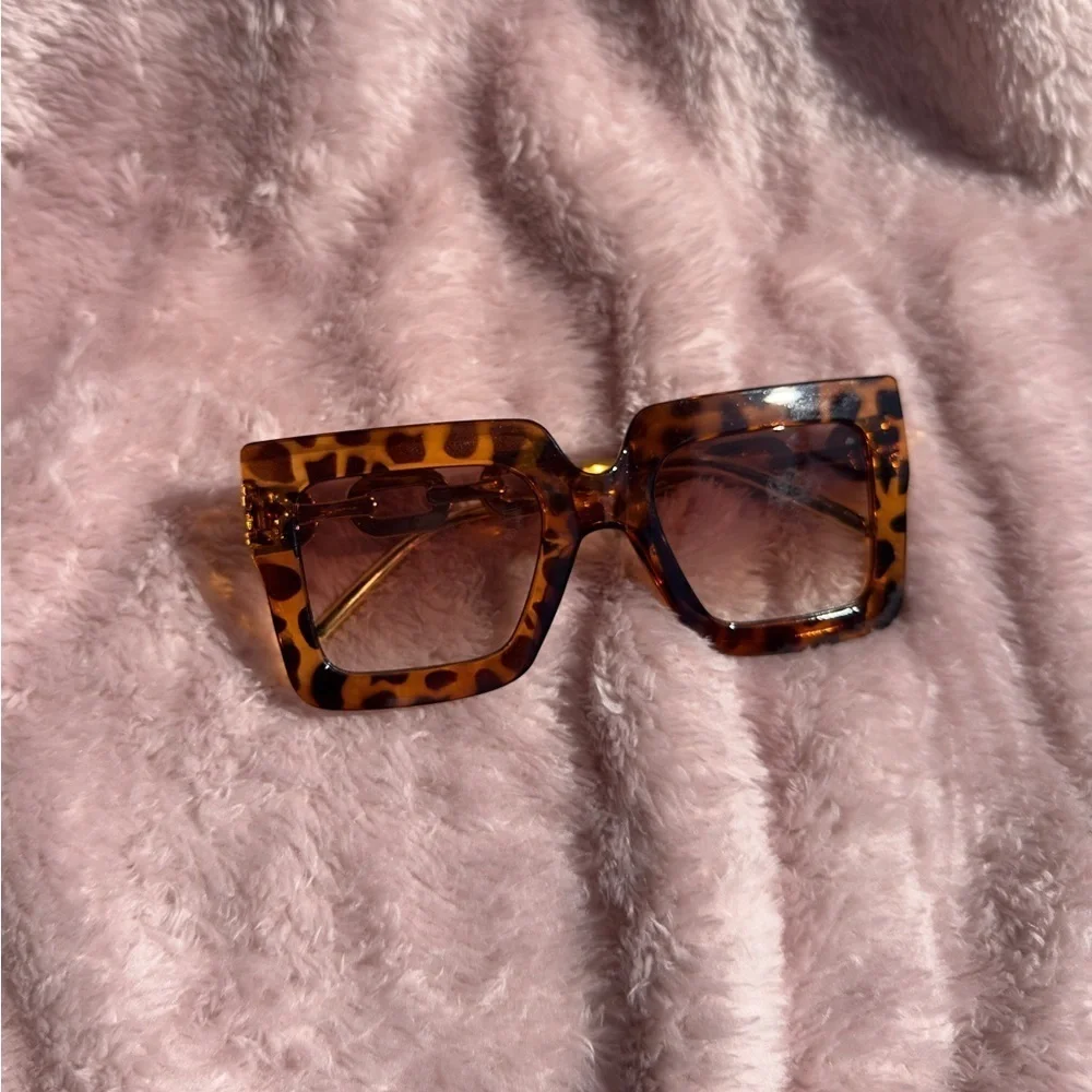 🔥Leopard Print Chain Frame